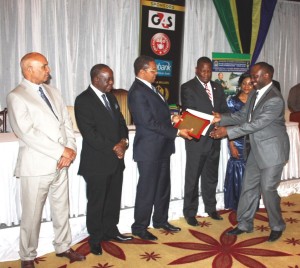 From Left ) Regional Commissioner (RC) of Dar es Salaam Mr Mecky Sadick, Minister of Energy and Minerals Prof Sospeter Muhongo, His Excellency the President of United Republic Tanzania Dr Jakaya Mrisho Kikwete, Deputy Minister of Minerals Steven Masele , and receiving the awards on behalf of Richland Resources is Mr Dotto Medard.